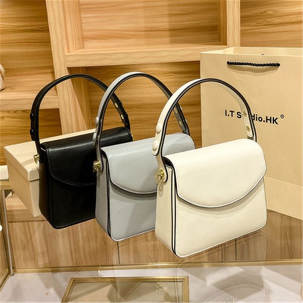 

niche design bag portable underarm female small bag autumn shoulder messenger chain 2021 new trend