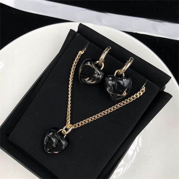 

europe and the united states black peach heart necklace + earrings set, vintage rhinestone fine fashion jewelry, Golden;silver