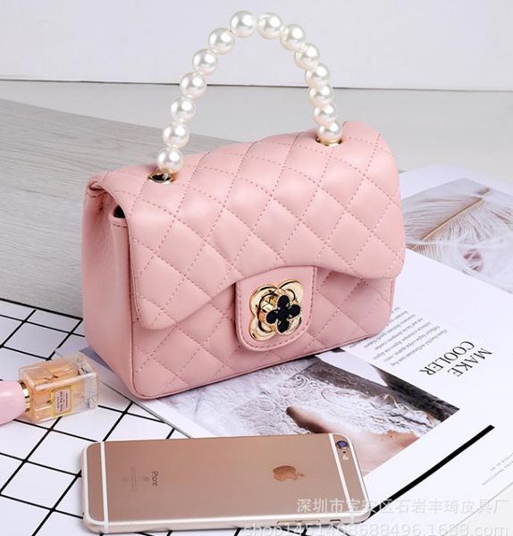 

2020 new portable messenger bag trend color contrast mini shell transparent beach color jelly bag25, Red;black