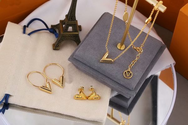 

europe america style jewelry sets lady womens gold/silver/rose-color metal engraved letter essential v necklace bracelet earrings m63197 m63, Black