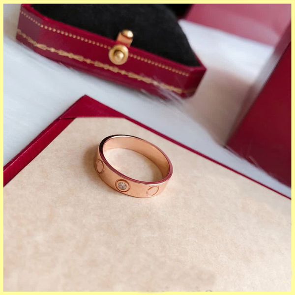 Womens Designer Ring Mens Love Rings Amanti dei gioielli Anelli Fidanzamenti per le donne C Marchi Collane in oro rosa con scatola 21092203R