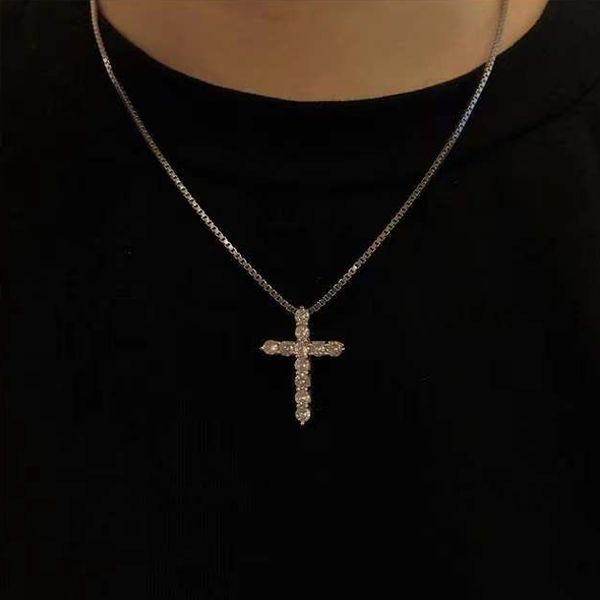 Fashion Cross Pendant Collane collana di design gioielli da uomo e da donna con diamanti Gioielli semplici e versatili stile catena maglione temperamento celebrità buoni bei regali