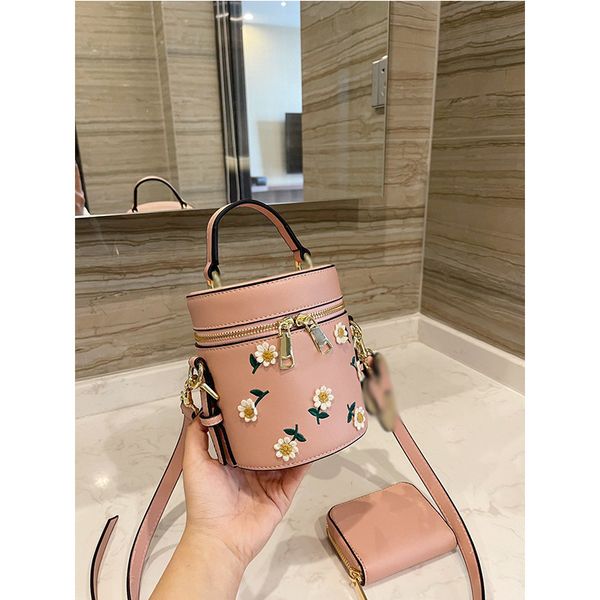 

2021 version small daisy series bucket bag girl one shoulder portable luxuryss designerss yw