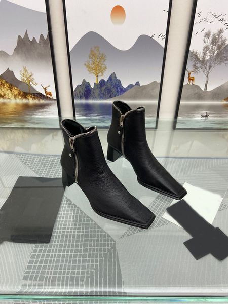 

2021 women's square head thick heel boots leather zipper design size send package 34-40, Black