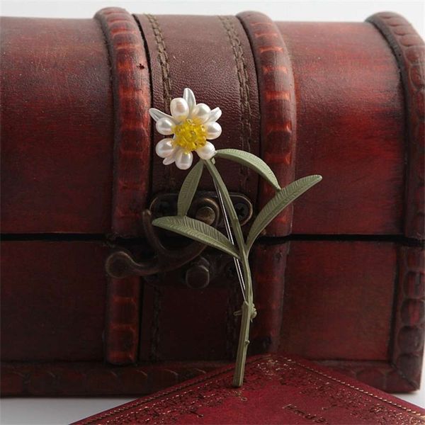 

plant kingdom fresh water pearl brooch, Gray