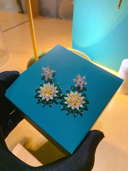 

stud earrings b family caibao daisy with s925 silver ear nails, Golden;silver