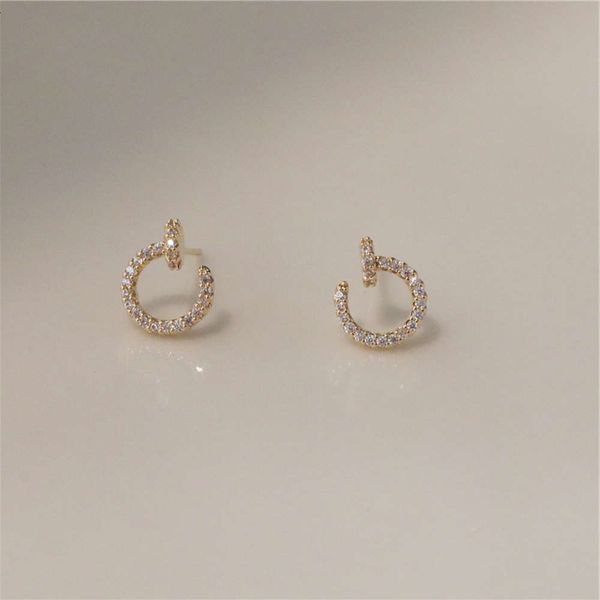 

fashion simple small earrings advanced atmospheric earrings round face thin