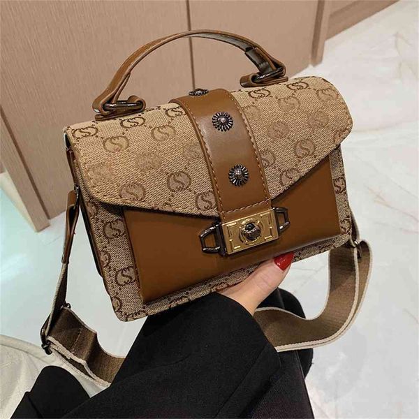

80% off outlet store this year's popular small bag women's new versatile single shoulder messenger bag autumn red portable square, Black;red