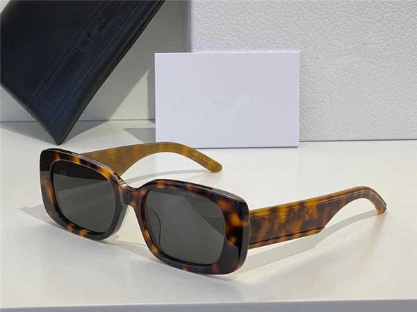 

summer sunglasses for men and women style anti-ultraviolet retro wildor s2u plate square full frame fashion eyeglasses random box, White;black
