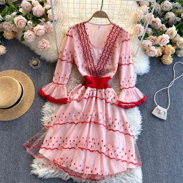 

spring temperament vestidos female round neck trumpet sleeves waist thin embroidered flower midi dress c442 210507, Black;gray