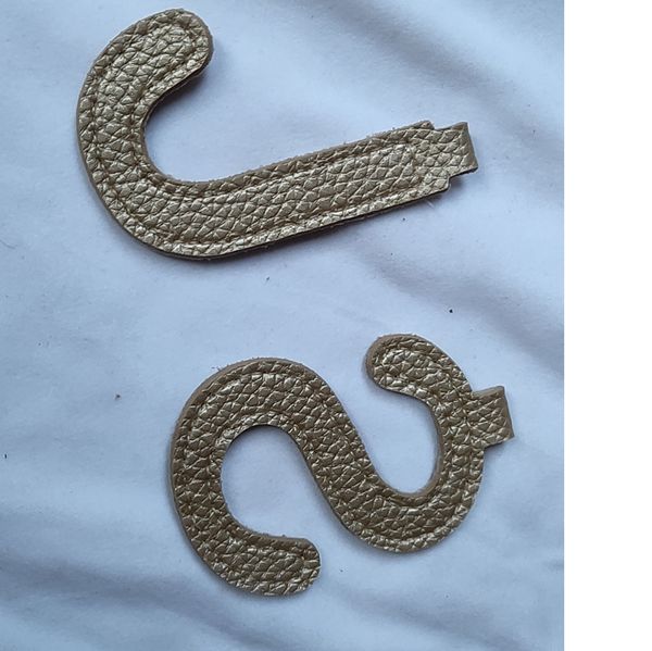 

luxury fashion pu leather alphabet letter keychain party favor pendant creative car cute key ring bag charm business promotion gift, Silver