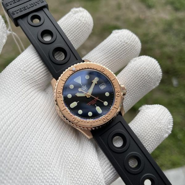 

wristwatches arrival steeldive official men's brand nh35 automatic 200m waterproof luminous sapphire bronze bezel dive watch sd1996s, Slivery;brown