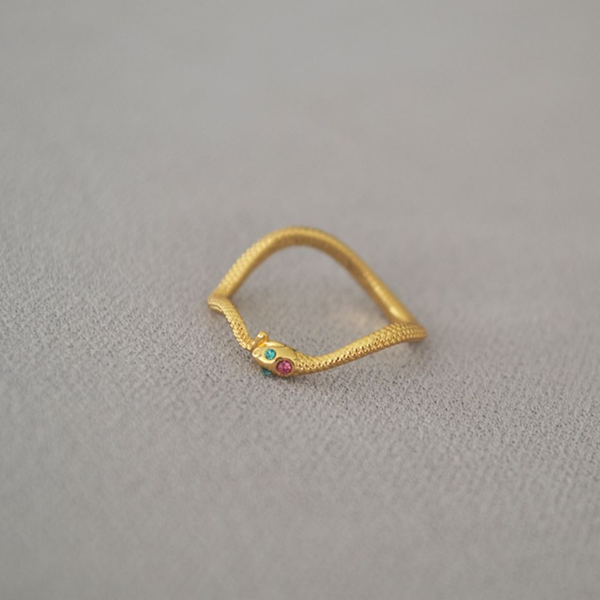 

fashion simple golden wave snake elegant personality brass ring women animal vintage color cz rhinestone irregular finger wedding rings, Slivery;golden