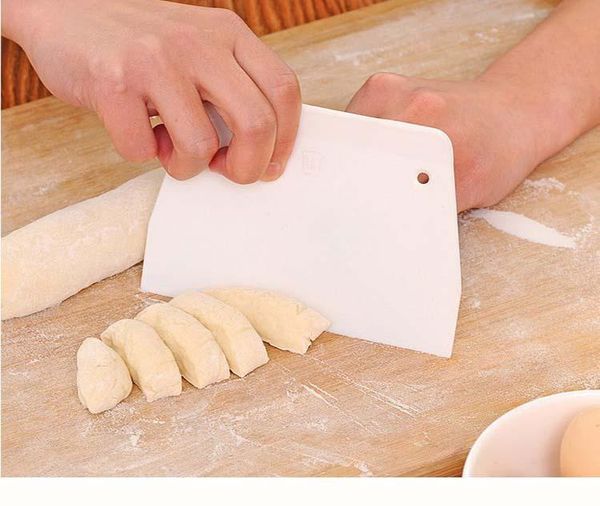 

1pcs baking tools plastic scraper trapezoidal cream cake dough cut knife bake