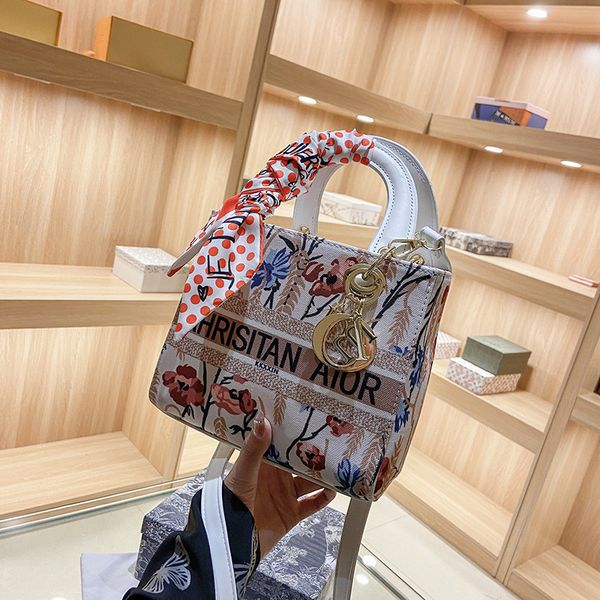 

french new letter printing niche design fashion texture small square bag trend simple one shoulder handbag