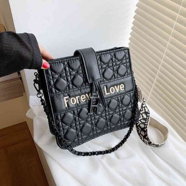 

2022 latest models handbag wholesale red women's leisure personalized sewing shoulder letter chain portable