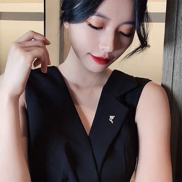 

real gold electroplated cat's eye stone inlaid with diamond fox brooch, Gray