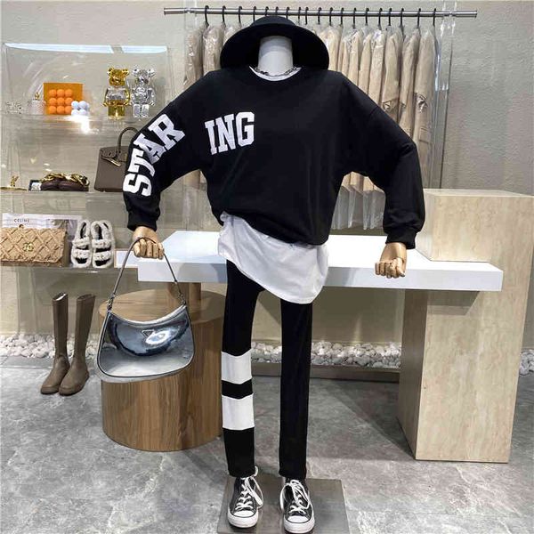 

capri niche design contrast manga card around the neck sweater+ color combining two-piece suit tights, Black;white