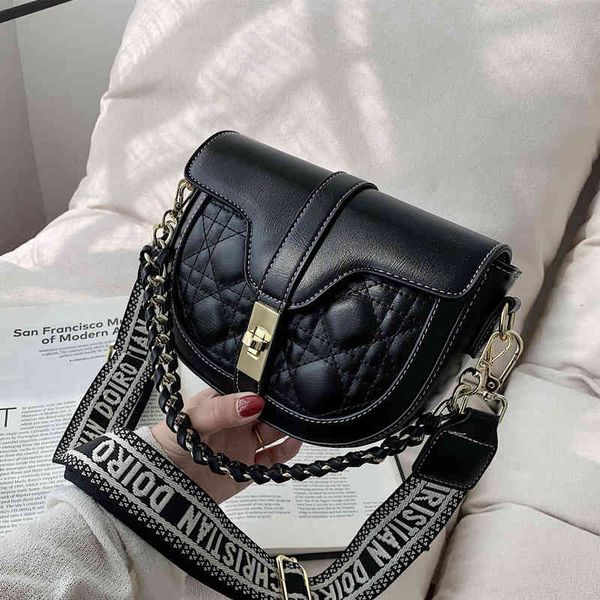 

2022 factory wholesale new wide shoulder strap small women's fashion chain saddle versatile handbag lingge single shoulder messenger ba