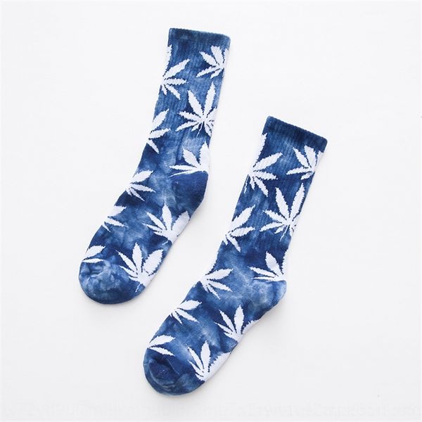 

ZNyo autumn and wintercotton tie dyed medium hosiery medium maple leaf semi terry middle tube socks kenaf leaf men's and women's socks, Black;white