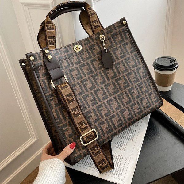 

luxury handbags this year's popular small super girl bag 2021 spring and summer new trendy foreign style high-capacity tote bag u3re