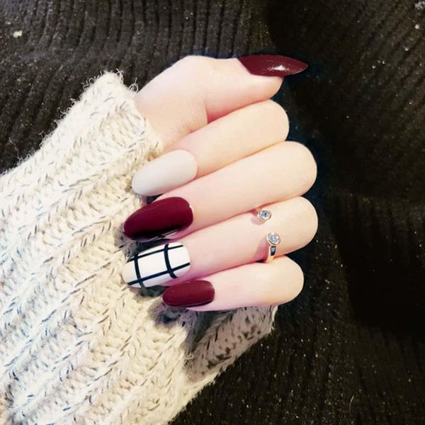 

false nails 24pcs fake with designs short press on red lattice painting nail mixed loading small round head fa, Red;gold