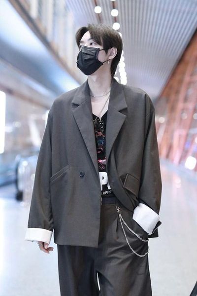 

men's suits & blazers 2021 leisure star with the same style of hong kong suit, White;black