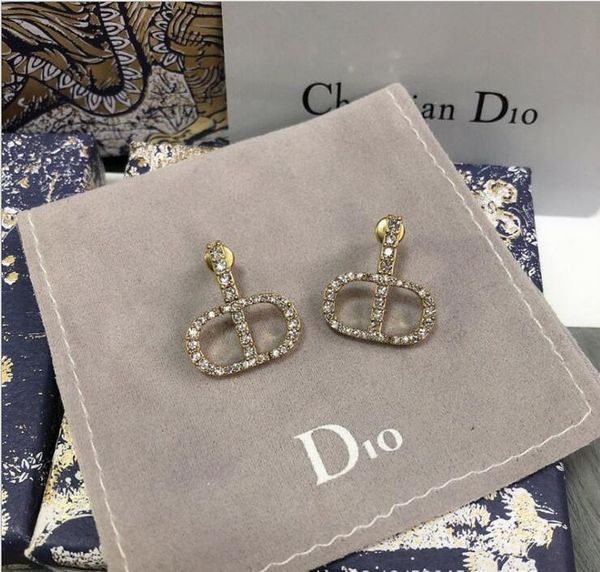 

special offer 70% off family's new 20-year fashion diamond letter earrings, Golden;silver