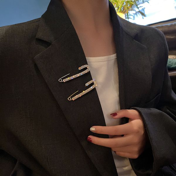 

geometric brooch with diamond, fashion minority design, simple pin, fashion net red, same style, fashionable accessories girl, Gray