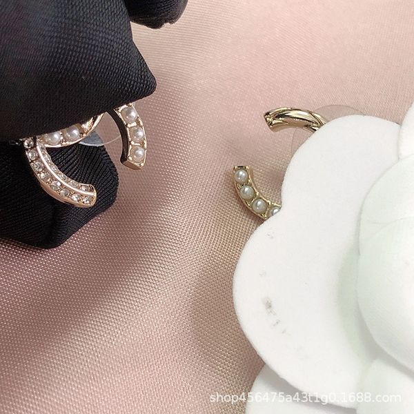 

small xiangfeng pearl hollow out earrings rhine-stone earrings small letters design net red same s925, Golden