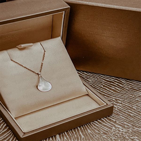 

Fashion Pendant Necklace Designer Necklaces Pearl Personality Design 2 Color Temperament Top Quality