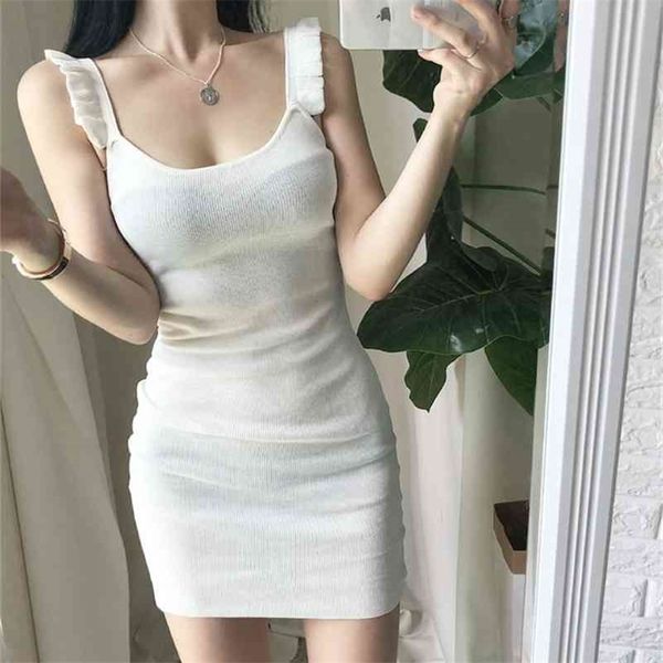Koreanische weibliche Körper, die sexy Pilz-Hosenträger gestrickte Kleid Tasche Hüften knielangen Dame 210416