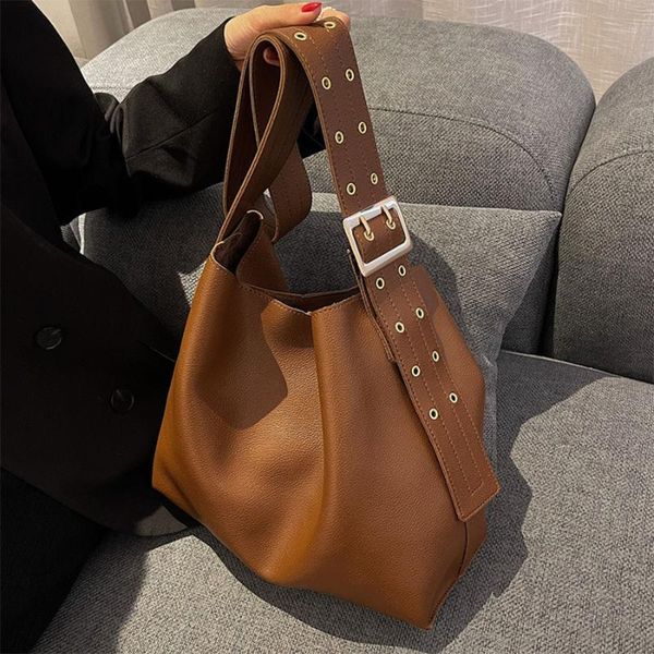 

evening bags large-capacity handbags women's autumn winter retro texture messenger bag commuter soft leather shoulder tote