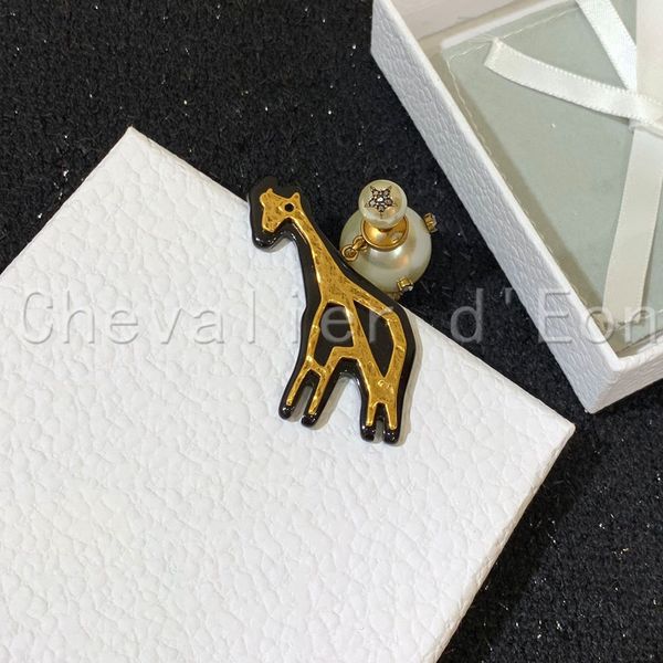 

retro party charm chevalier pearl d'eon high-end animal original personality ladies earrings holiday gift for women, Red;brown