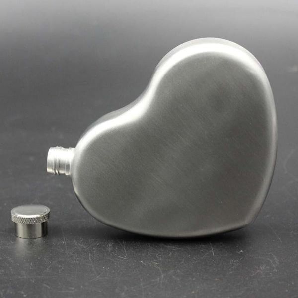 

hip flasks 4.4oz heart-shaped whiskey flask stainless steel portable alcohol wine bottle russian liquor pot for creative gift a3