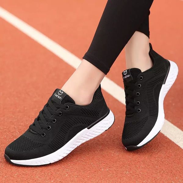 2021 Mulheres Correndo Sapatos Preto Branco Criado Rosa Moda Feminina Trainadores Respiráveis ​​Esportes Sneakers Tamanho 35-40 17