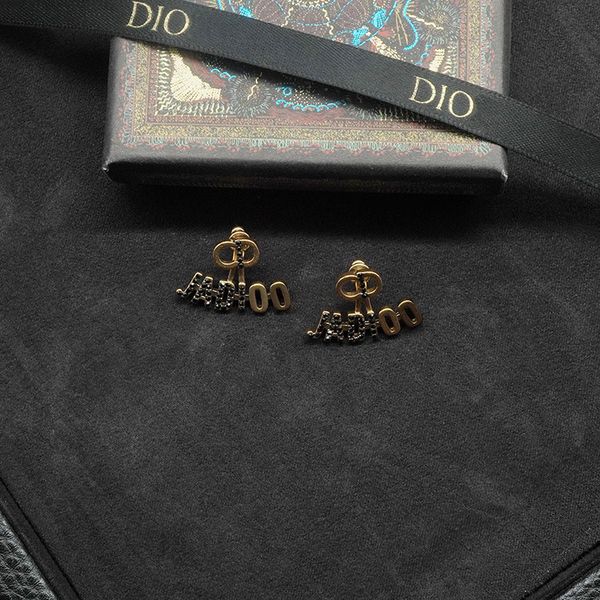 

/ new black diamond cd letter earrings brass star net red