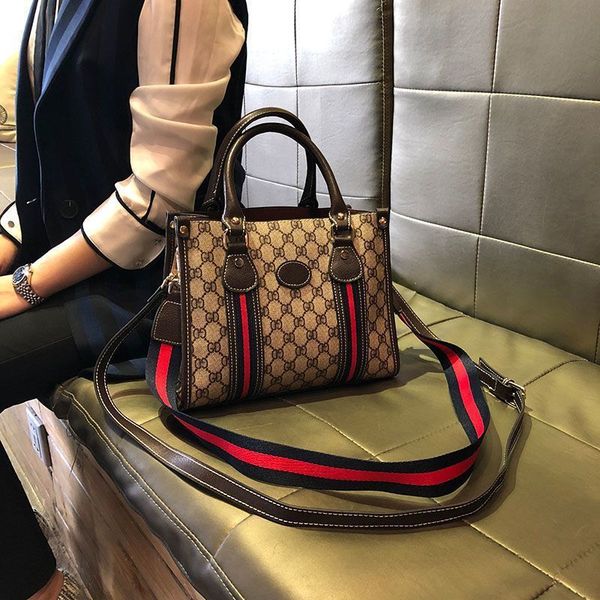 

80% store online sales leather bag large capacity leather bag handbag printed one shoulder messenger bag, Black;red