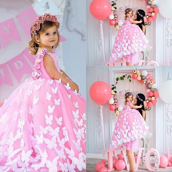 2021 Principessa Cute Pink Ball Gown Ragazze Abiti da spettacolo Maniche corte Tulle Cascading Ruffles Sweep Train Farfalla Puffy Bambini Flower Girl Abiti di compleanno