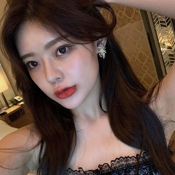 

hoop & huggie inlaid zircon high-grade fireworks four-s earrings gold korean elegant internet women's 2021, Golden;silver