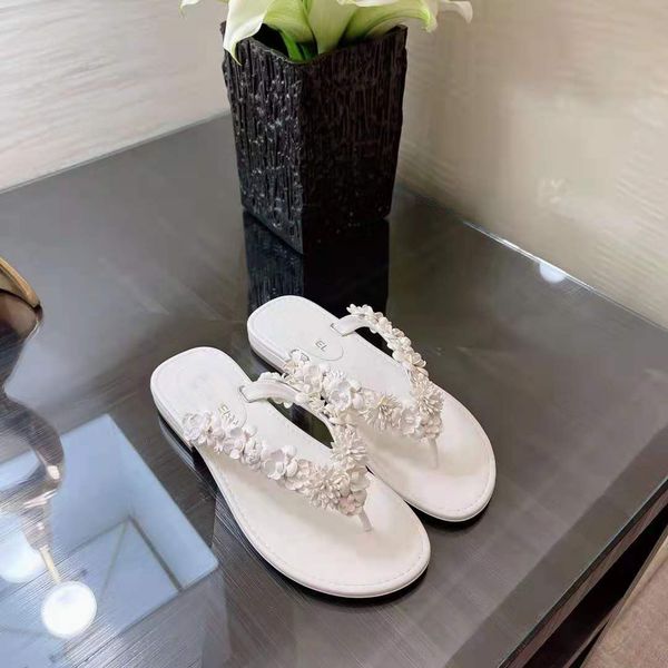 

2021 new sheepskin camellia flower herringbone slippers women's sandals wear fashionable beach flat shoes, Black