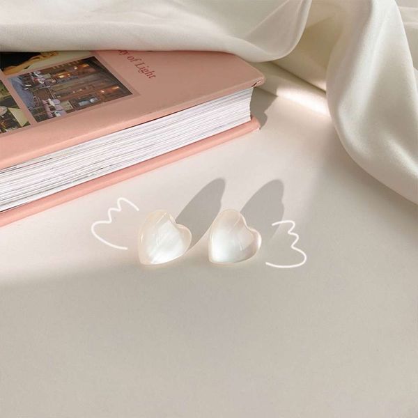 

white sweet love earrings simple small temperament