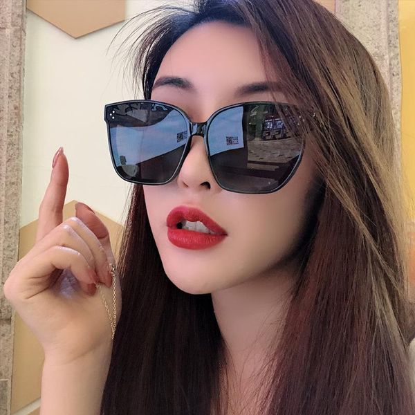 

sunglasses tiktok, female glasses, men driving, men's round big face, shaking, polarizing, sunglasses, anti ultraviolet., White;black