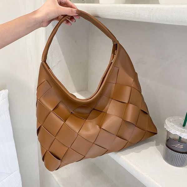 

factory wholesale leather messenger bag simple solid color woven handbag street trend large baguette bags candy-colored plaid fashion handba, Black;red