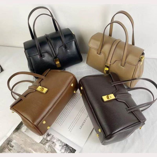 

designers duffel bags 45cm 55cm luxury large capacity travel sale women men genuine leather shoulder fashion bag carry rivets with lock fhdf