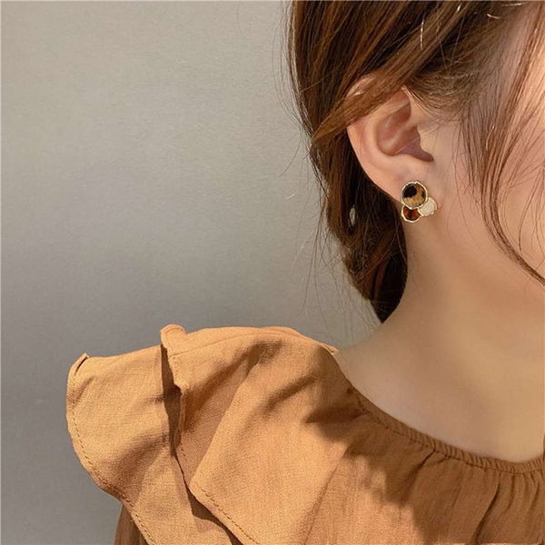 

exquisite earrings female simple without