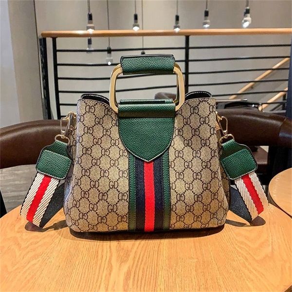 

factory store shop version one shoulder messenger versatile portable bucket small bag female 2022 new fashion high-capacity net red ins retr