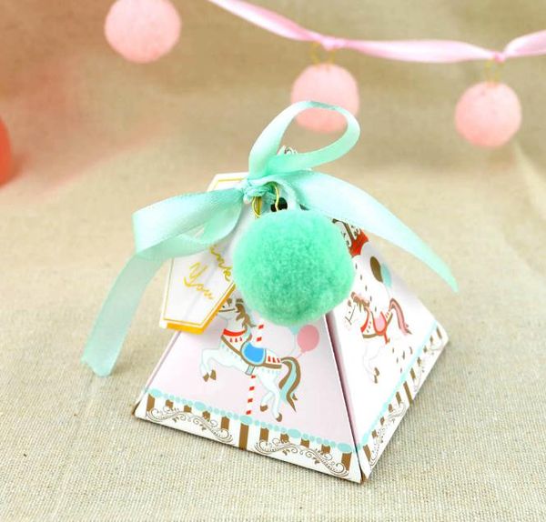 

2021 new candy boxes wedding favor holder with ribbon and tag carousel pyramid tip sugar box baby shower party decoration selling