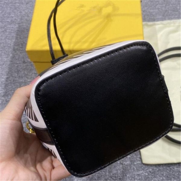 

design hand portable protective cover waterproof retro fashion shockproof color storage camera outdoor bag