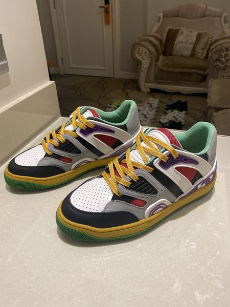 

2021 fashion designer men casual shoes leather district perforated sneakers iconic enameled metal embossed rubber triangle mens platform sho, Black